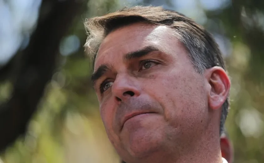 Flávio Bolsonaro foi embora para os EUA; avião iria à Flórida