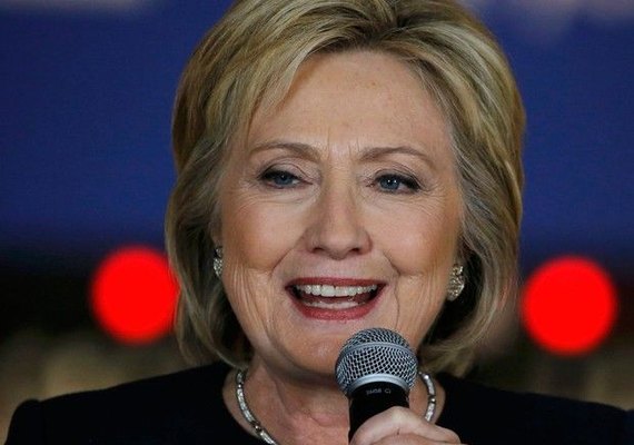 Hillary Clinton diz que derrota é dolorosa e convoca militantes a manter ânimo