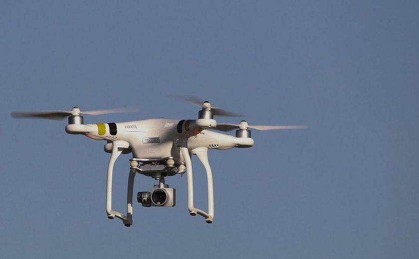Riviera Francesa usa drone para alertar sobre coronavírus