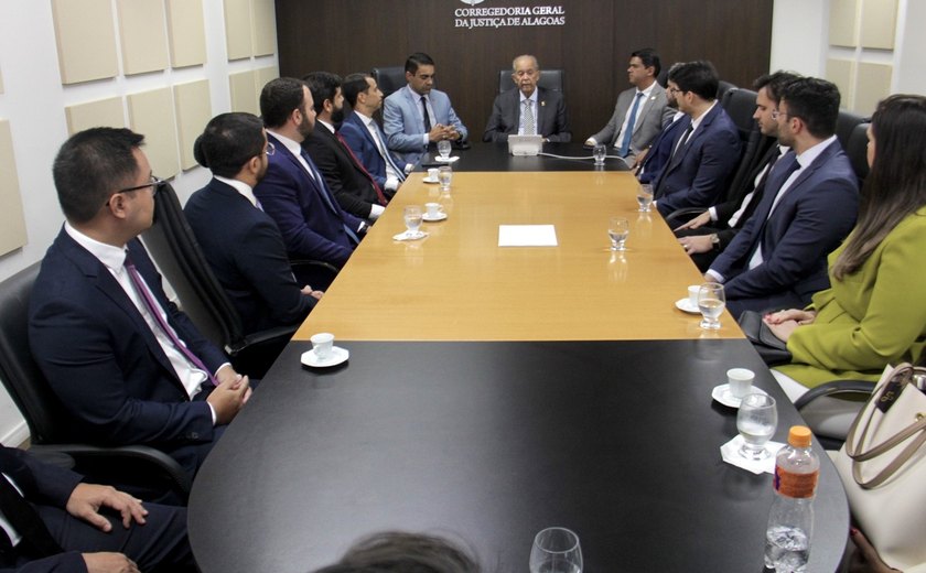 Celyrio Adamastor apresenta atribuições da CGJ aos novos juízes