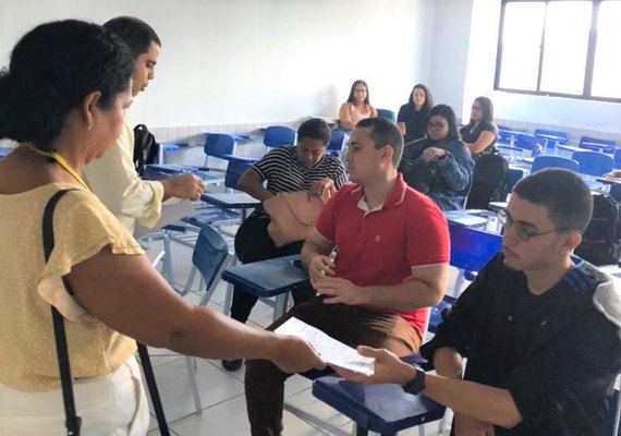 Alunos participam de teste para aferir confiabilidade das urnas