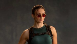 Atriz Sophie Turner fica ferida em filmagens de 'Tomb Raider'