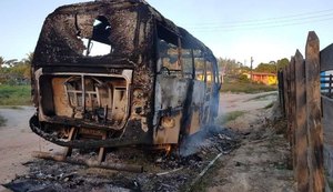 Incêndio de micro-ônibus pode ter sido criminoso, diz prefeitura