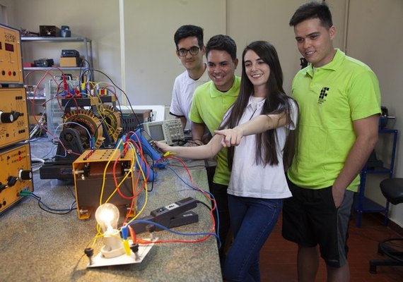 MEC reforça recursos para ensino médio articulado com curso técnico