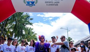 Caminhada e feira de serviços marcam Dia da Mulher na orla de Maceió