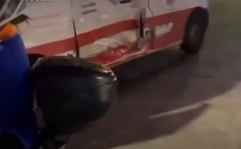 Motociclista colide com ambulância em frente ao Hospital Metropolitano e morre no local