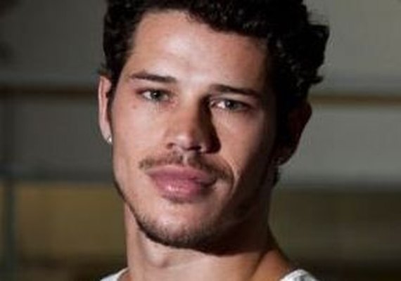 Ator José Loreto é internado no Rio de Janeiro e se prepara para cirurgia