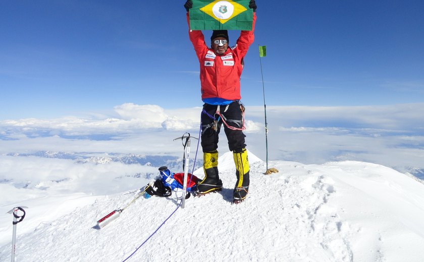 Documentário premiado“O Engraxate que escalou o Everest” estreia no Canal OFF e na Globoplay