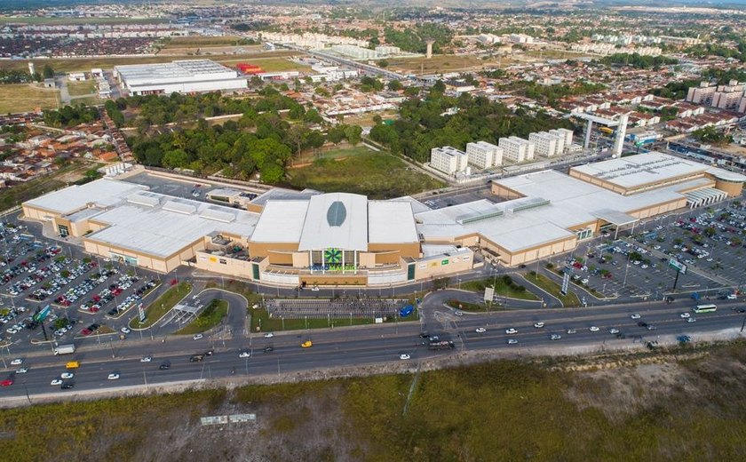 Centro de compras começa o ano com descontos de até 70% na liquida tudo