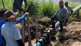 Casal trabalha em manutenção de adutora para recuperar abastecimento de Capela