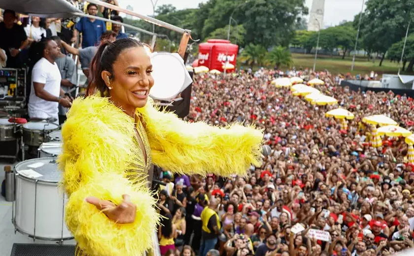Ivete interrompe show em bloco no Ibira para evitar acidentes: 'Cuidado pra ninguém machucar'