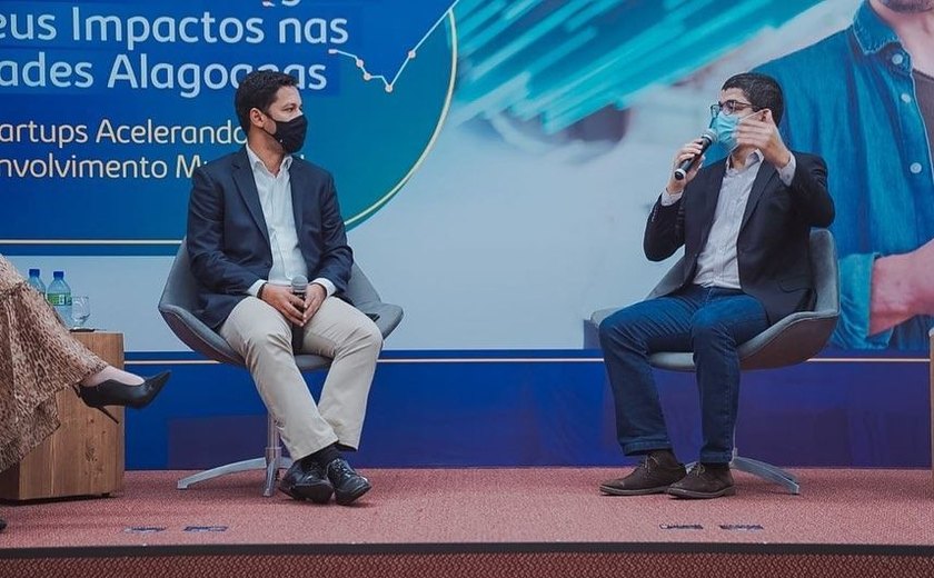 Relator da Lei do Governo Digital, Rodrigo Cunha participa de seminário no Sebrae AL
