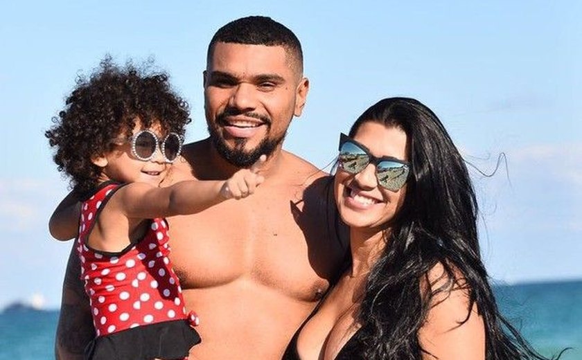 Ellen Cardoso, a Moranguinho, fala  da vida em Miami com Naldo e a filha