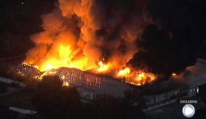 Incêndio atinge galpão nos estúdios Globo na zona oeste do Rio de Janeiro