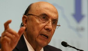 Meirelles diz que governo discute proposta, mas não 'jogou toalha' sobre Previdência