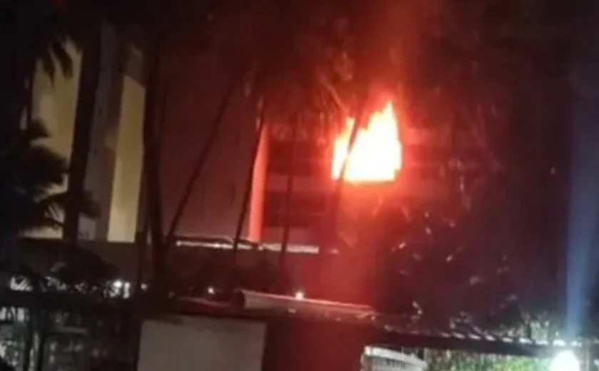 Gestante de seis meses é socorrida após incêndio em apartamento na Ponta Verde