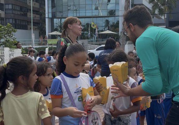 Roda Maceió celebra o Dia Nacional da Alegria com experiência para 130 crianças