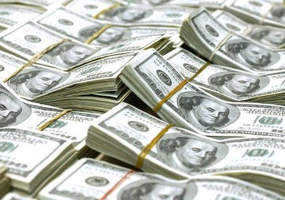 Dólar fecha em leve alta nesta quinta-feira, a R$ 3,28
