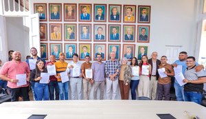 Quebrangulo fortalece serviços públicos com posse de 12 novos concursados