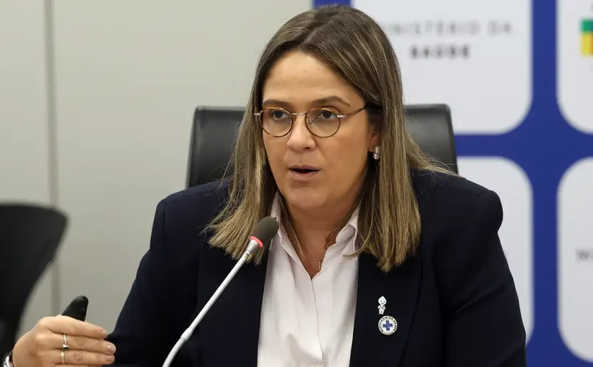 Representante do MS visita carreta de saúde da mulher e vistoria veículos para transporte de pacientes