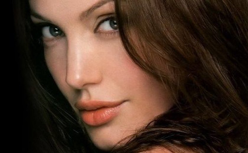Jolie estaria interessada em 'sósia' de Brad Pitt