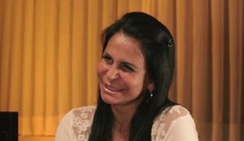 Gretchen desabafa sobre internautas que a criticam: 'Me amo muito'