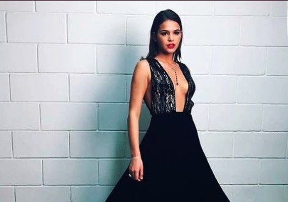Decote de Bruna Marquezine no 'Caldeirão de Ouro' conquista a internet