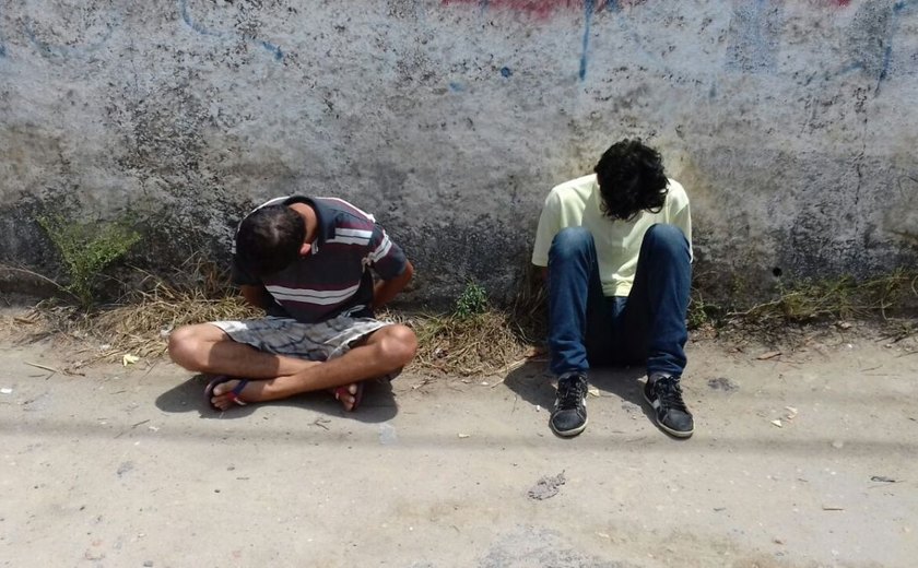 PRF prende dois homens com arma em transporte coletivo na BR-104 em Rio Largo
