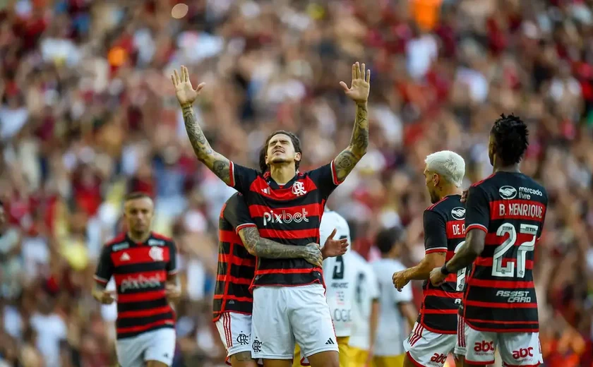Em ritmo de folia, Flamengo derrota Volta Redonda no Maracanã