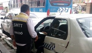 Operação da SMTT autua táxis irregulares em Maceió