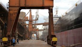 Navios do Irã sancionados pelos Estados Unidos aguardam combustível para seguir viagem