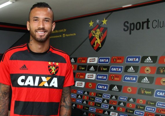 Atacante Leandro Pereira assina contrato e é o novo reforço do Sport
