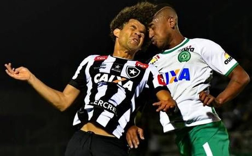 Chapecoense derrota Botafogo e quebra sequência invicta do clube carioca