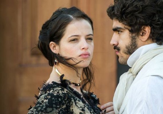 Novela 'Novo Mundo': Dom Pedro não resiste e perdoa Domitila. 'Amo você'