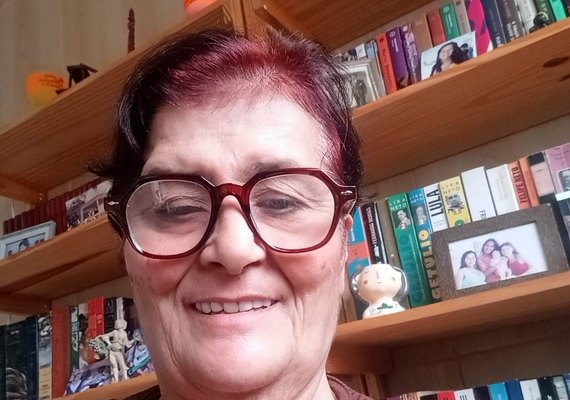 Jornalista Olívia de Cássia lança seu sexto livro 'Entre tombos e quedas – Reflexões'