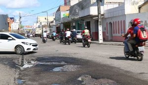 Buracos atrapalham trânsito em Arapiraca