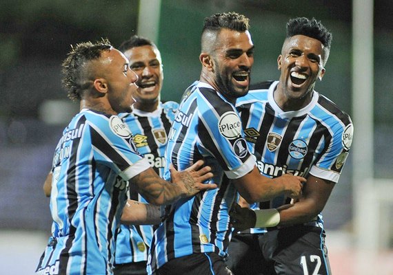Grêmio cede empate no fim em estreia na Libertadores contra Defensor