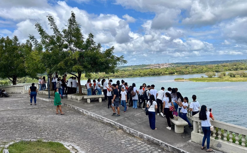 Turismo do Saber leva alunos a imersão prática no patrimônio e na preservação ambiental de Penedo