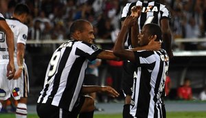 Botafogo vence Colo-Colo e larga em vantagem na Libertadores