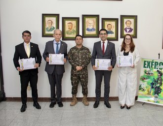 Corregedor e juízes da CGJ são homenageados pelo Exército Brasileiro
