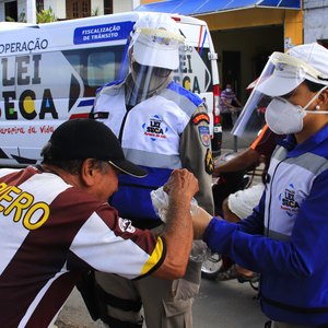 Lei Seca Autua Motoristas E Quatro S O Presos Por Embriaguez Ao