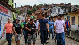 Rui Palmeira acompanha força-tarefa em visita à comunidade São Rafael