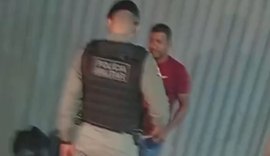 Preso suspeito de incendiar casa da companheira e ferir cadela no Santos Dumont