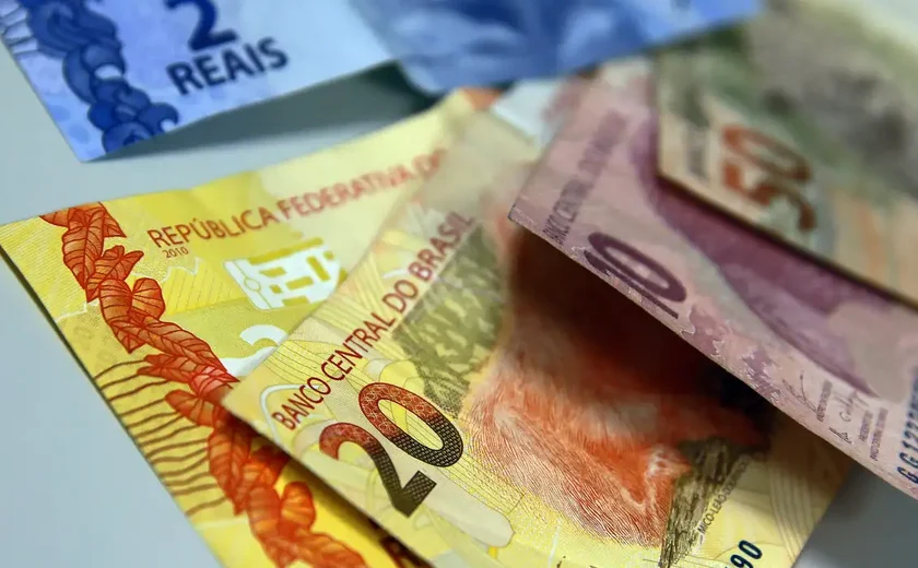 Juros para famílias sobem em agosto e inadimplência chega a 6%