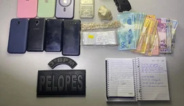 Polícia prende homem e apreende drogas e armas em residencial na cidade de Arapiraca