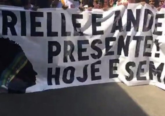 Manifestantes fazem protesto na Maré contra mortes de Marielle e Anderson