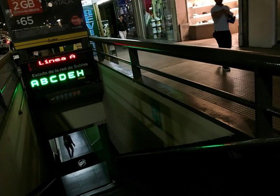Greve geral contra governo Macri paralisa transportes e serviços