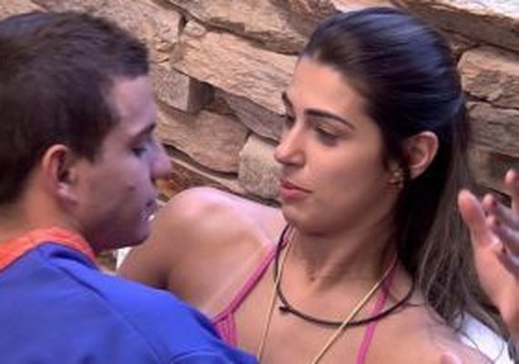 'BBB 2017': Vivian desabafa com Manoel: 'Me senti beijando uma parede'.