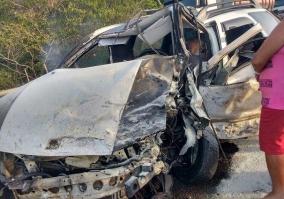 Acidente na BR-104 em União dos Palmares deixa uma pessoa morta e três feridas