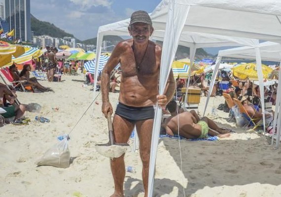 Turistas montam acampamento em Copacabana à espera do Ano-Novo